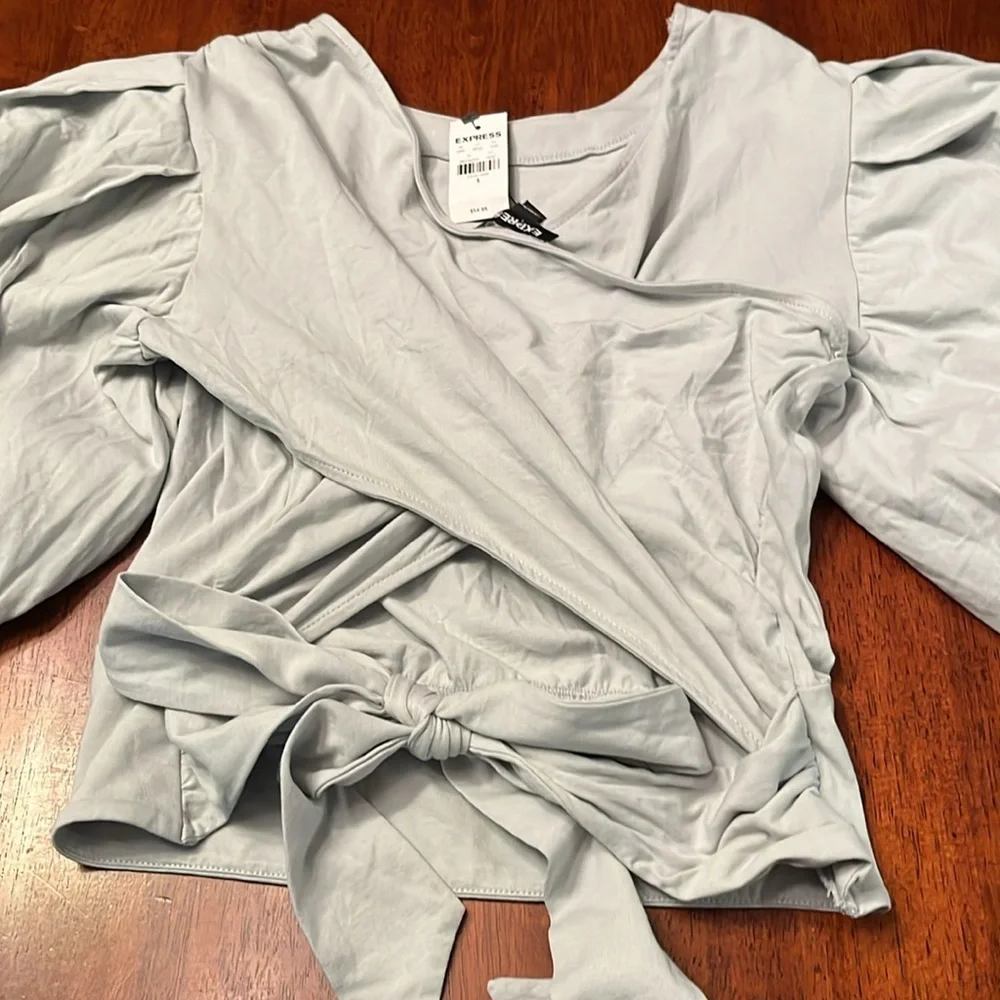 NWT Express Elegant Gray Women's wrap around cropped  Top Small - Picture 7 of 8